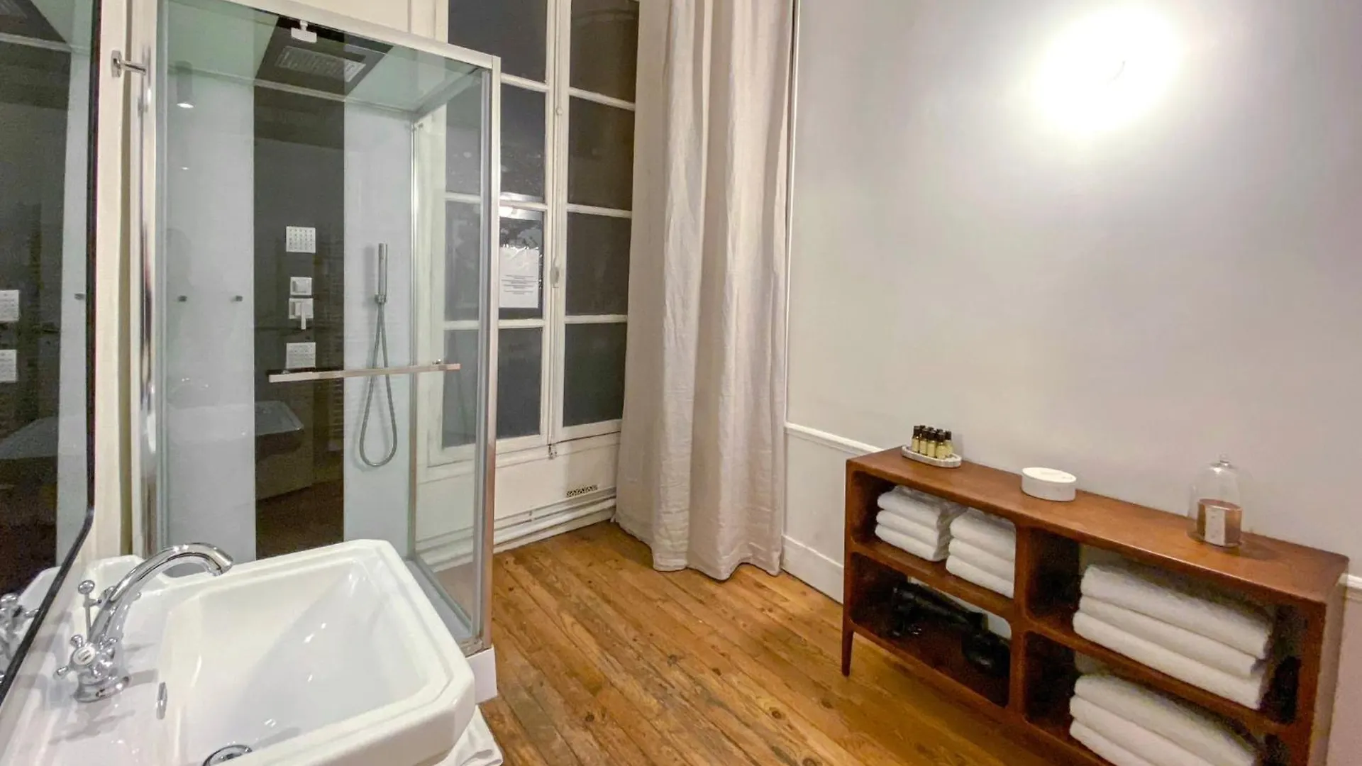 Habitat Parisien - 2Br-1Ba - Opera Palais Royal Apartment 0*, Paris France