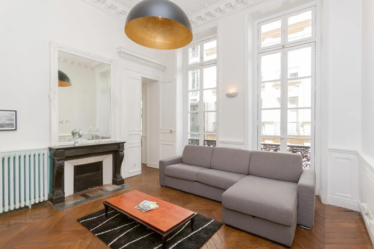 Habitat Parisien - 2Br-1Ba - Opera Palais Royal Apartment 0*, Paris France