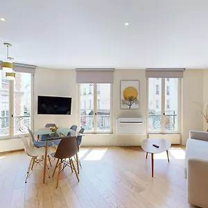 179 Mayou - Superbe A Paris